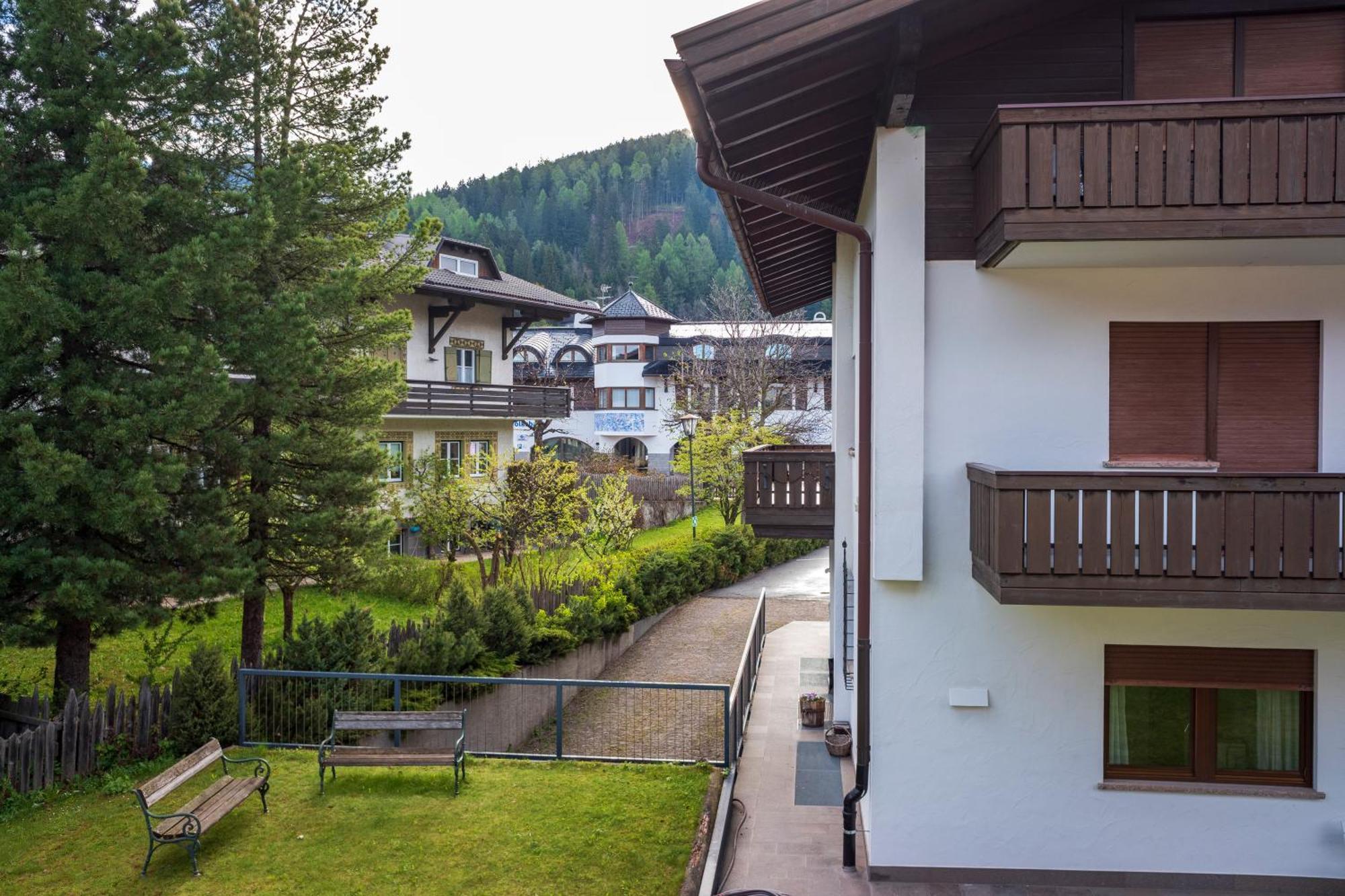 Rosa Alpina - Appartamento Nelle Dolomiti Dobbiaco Exterior foto